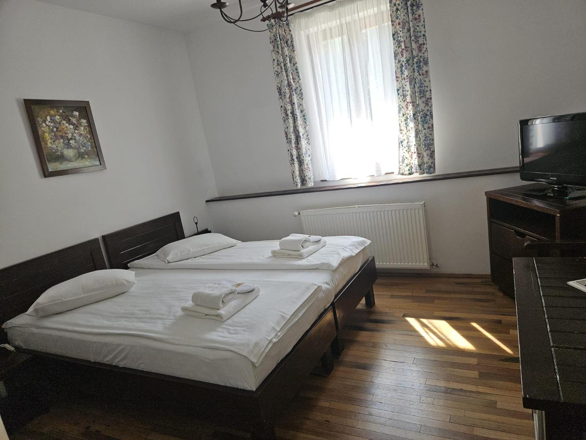 Pensiunea Rhein Azuga Buitenkant foto